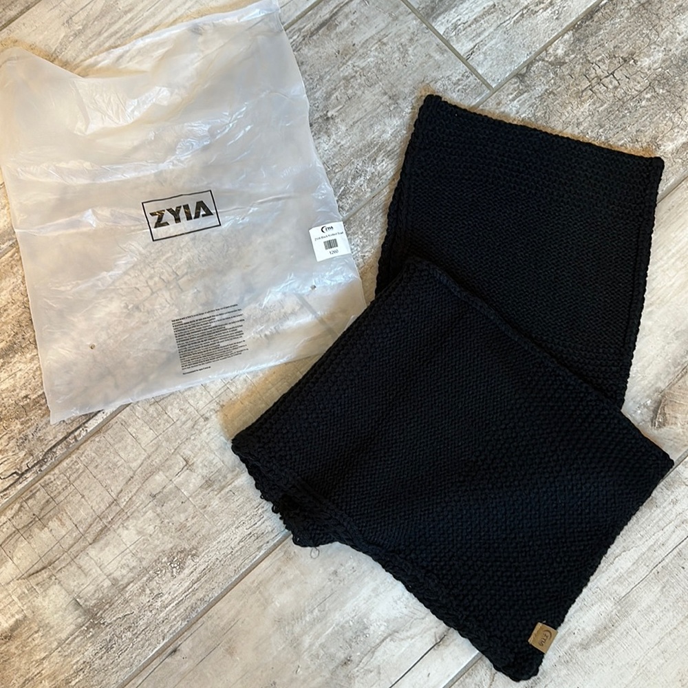 New With Bag Zyia Black Knitted Scarf